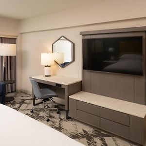 Zimmer mit Kingsize-Bett